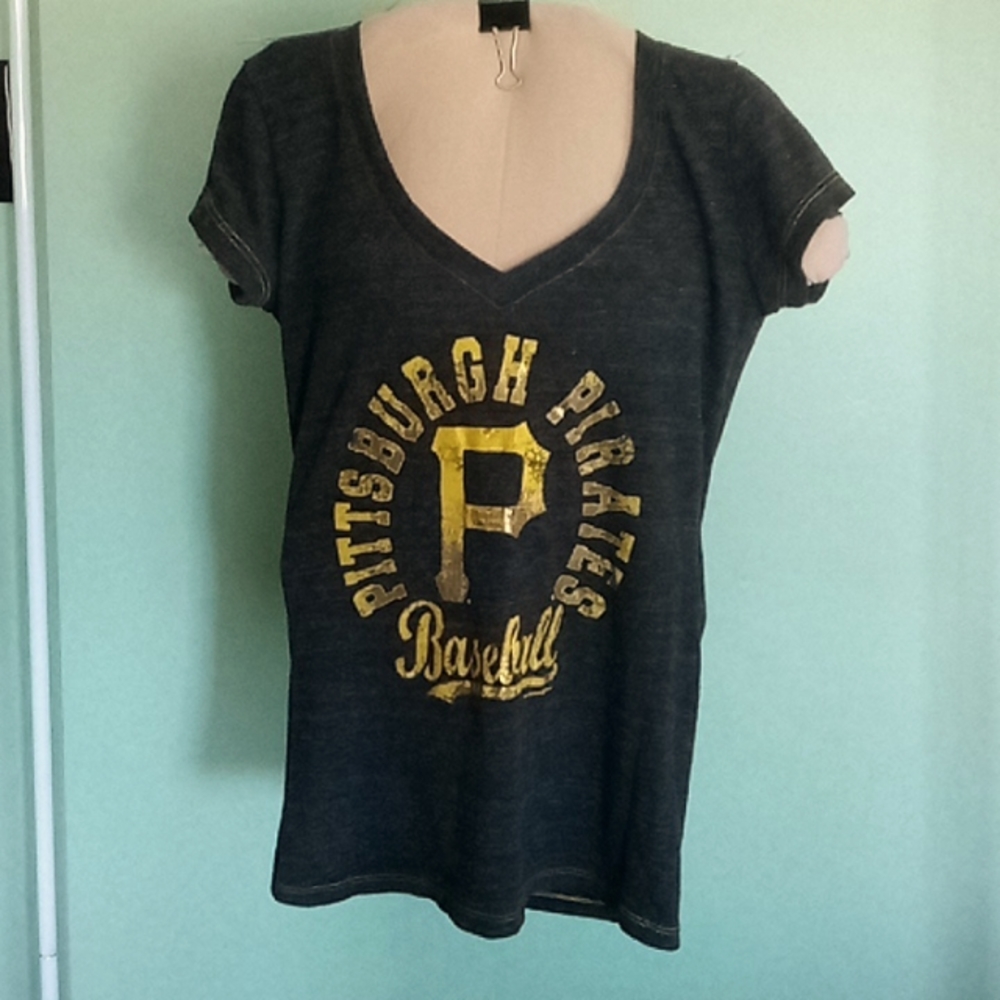 5th and ocean short sleeve shirt  Pittsburgh Pirates
